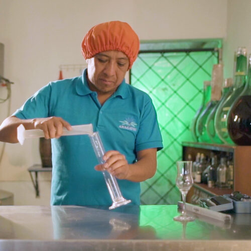 Adelante-2.00_05_31_10.Imagen-fija020